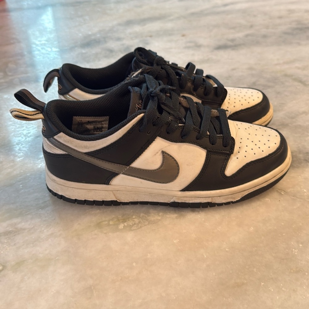 Nike off noir metallic pewter dunks lows| Size: Boys 5.5